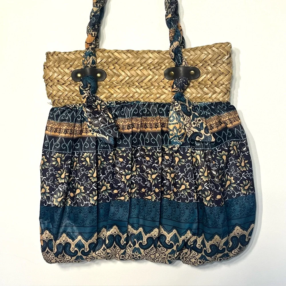 Cappelli Straw World shoulder bag. Fall geometric print. Snap closure